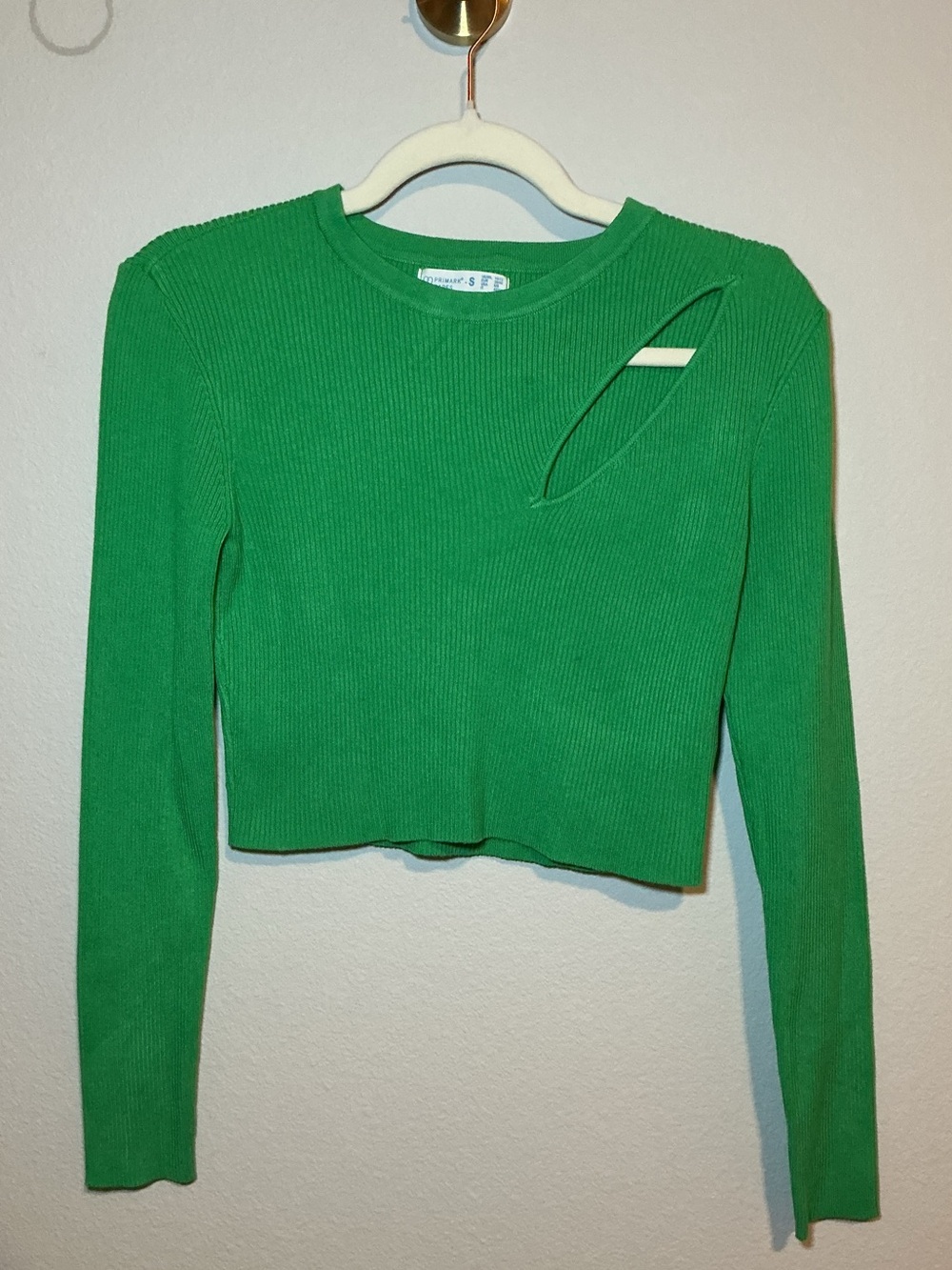 Green Ribbed Long-Sleeve Crop Top with Shoulder Cutout